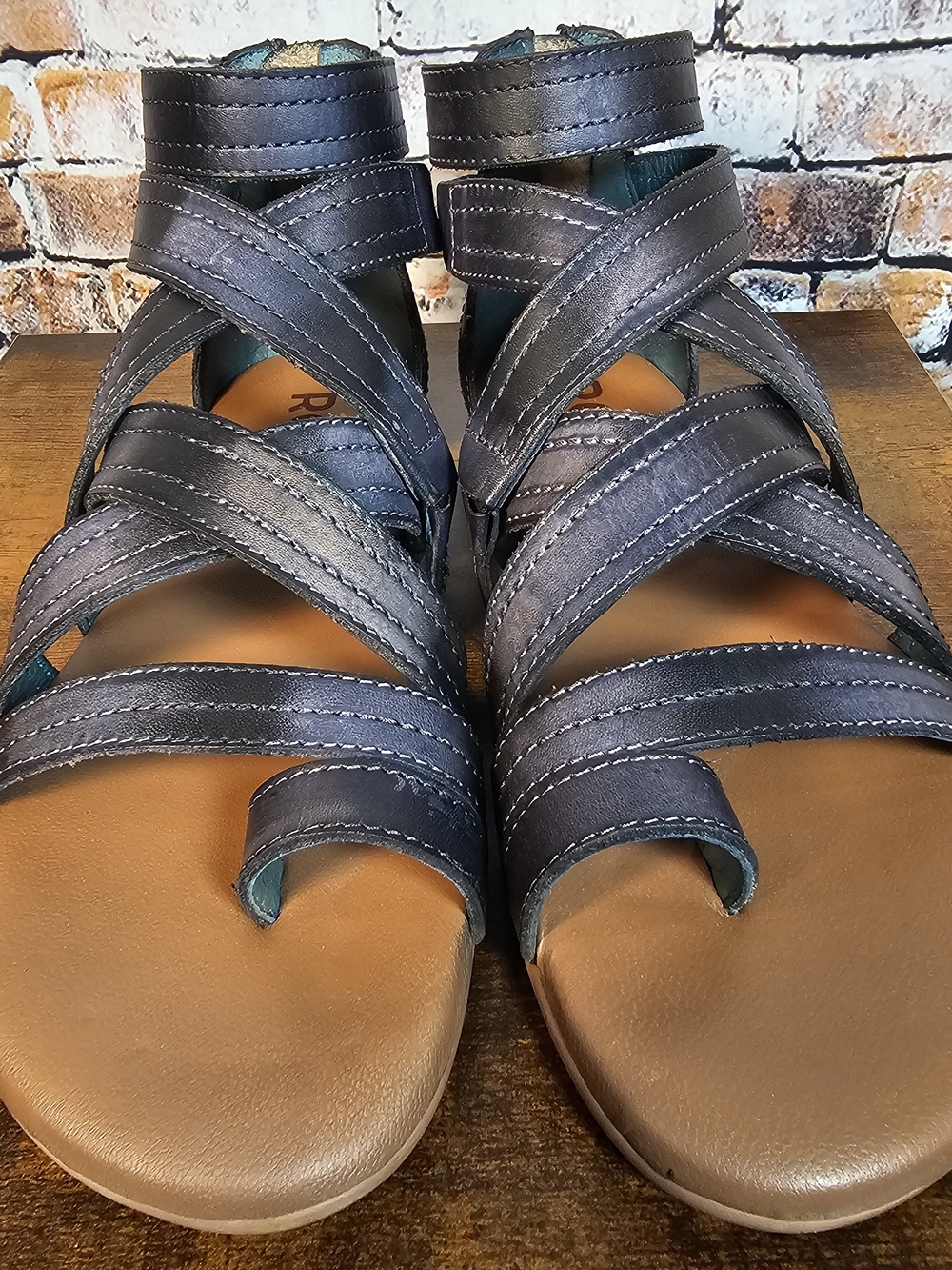 ROAN Majesty Black Leather Gladiator Sandals Toe Loop Zip Back Size 7 NIB